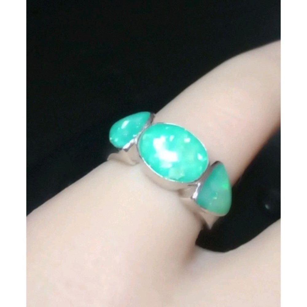 Green Stone 3-Stone Statement Ring Silver Tone Oval Cabochon Size 5.25